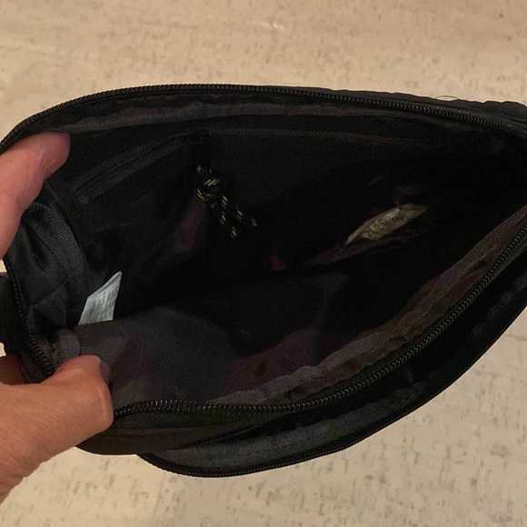 NEW Thirty-One Zipped Up Crossbody Purse - Picture 3 of 7